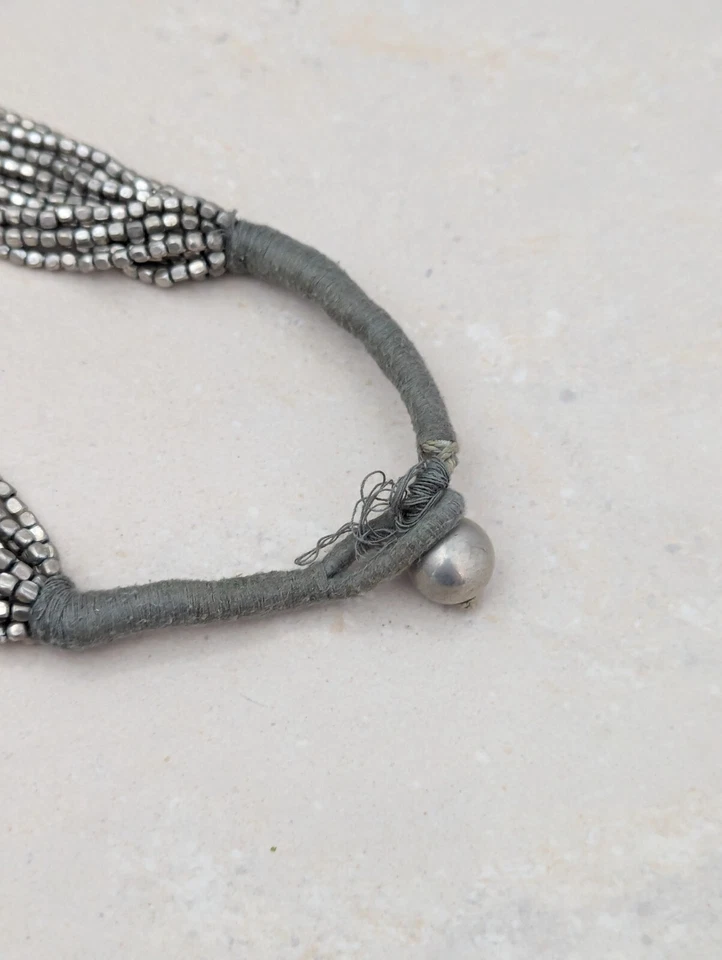 Collar Gris Oscuro Plata Gunmetal Multi Hilo Cuentas Peltre Pepita Acero Metal Foto 3 de 4