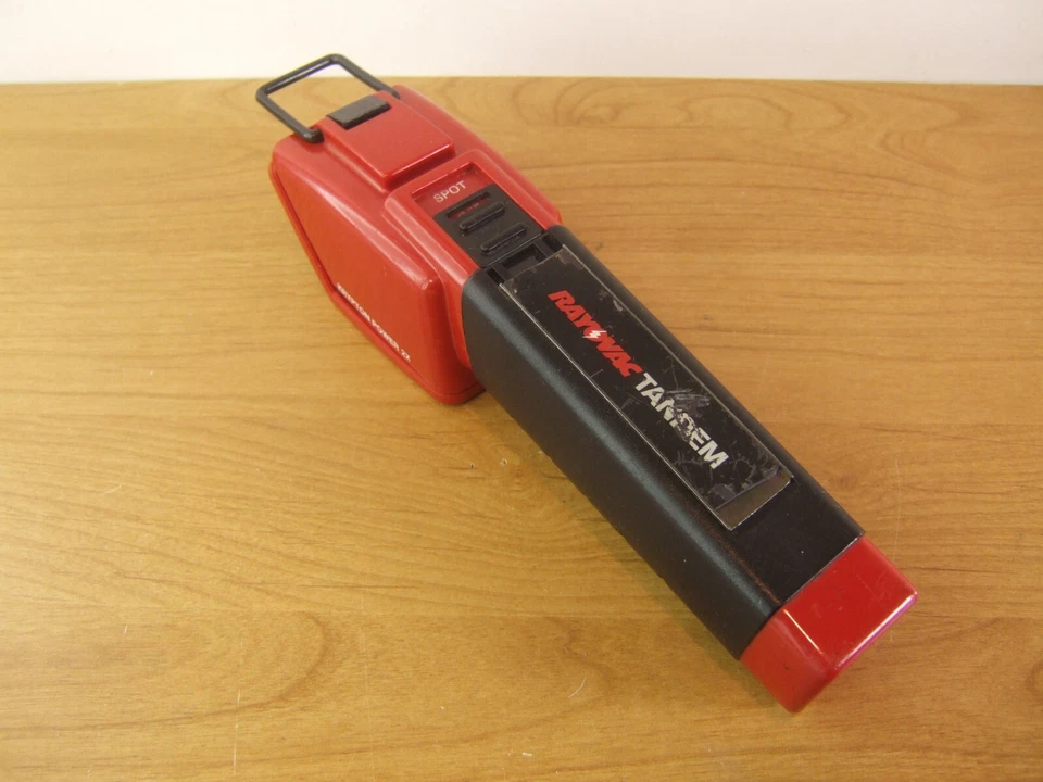 Vintage Rayovac Tandem Work Light Flashlight Spot Flood Red Black D Cell Battery - Image 3 of 3