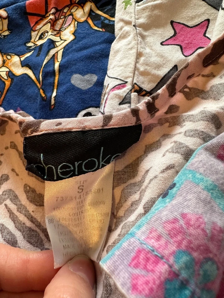 Womens Small scrub tops lot of 5 - Image 4 of 4