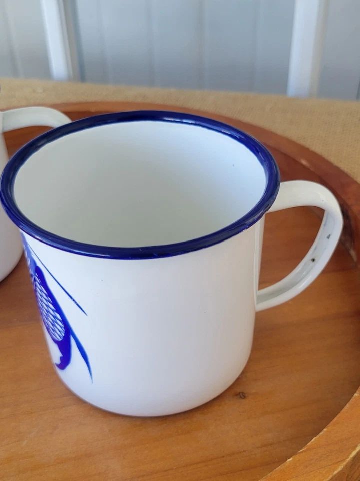 Tazas esmaltadas de colección, dos tazas esmaltadas marca Goldfish blancas con pescado Koi azul cobalto Foto 4 de 4
