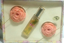 CONFEZIONE REGALO DI PRODOTTI DI BELLEZZA , SAPONE EPROFUMO ANNI 70