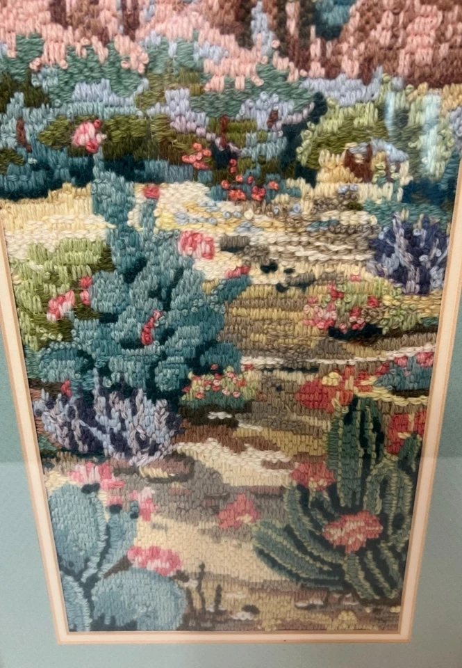 Arte de paisaje desierto punto de aguja enmarcado cactus, decoración de pared de montañas Foto 4 de 4