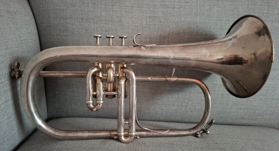 Usado Antoine Courtois Paris Bb Flugelhorn No.1152 - Años 20 Foto 2 de 4