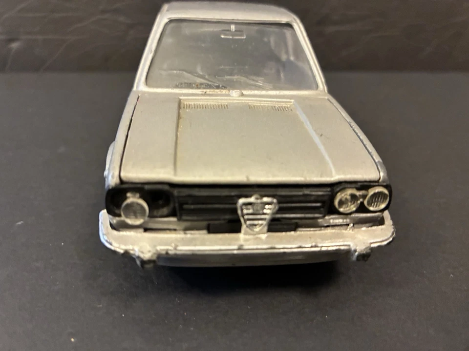 POLISTIL Italia Diecast ALFA ROMEO Alfasud TI 1975 Plata S.41 Foto 4 de 4