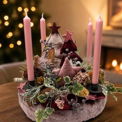 Weihnachtsgesteck Adventskranz Kerzen Sterne Tannenbäumchen Beeren rosa - Bild 1 von 4