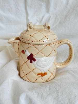 RARE Quilted mini ceramic teapot goose bow lid 80 s cottage core grandmillenial