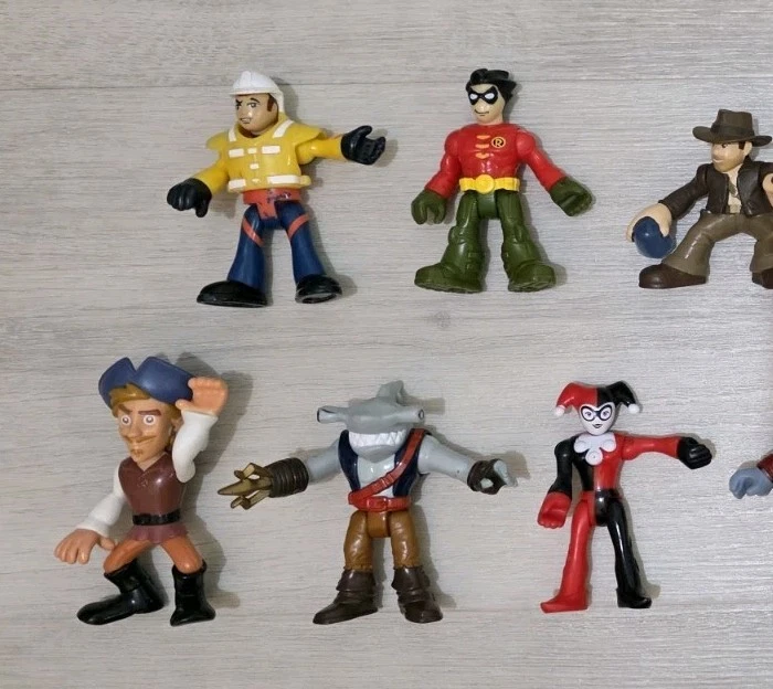 9 x PAQUETE FIGURAS FISHER-PRICE IMAGINEXT PIRATA TIBURÓN BATMAN ROBIN HARLEY QUINN Foto 2 de 4