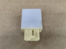 01-05 Mazda Miata Turn Signal Relay Flasher 6 Pin lc6266830 2001-2005