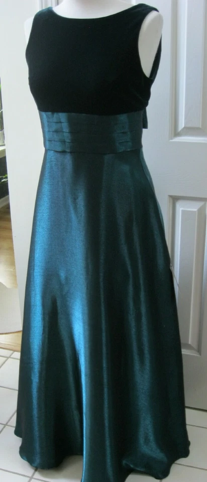 Maxi Vestido Formal Rhapsody Verde/Esmeralda Terciopelo y Poliéster con Lazo Talla 8, Nuevo Foto 2 de 4