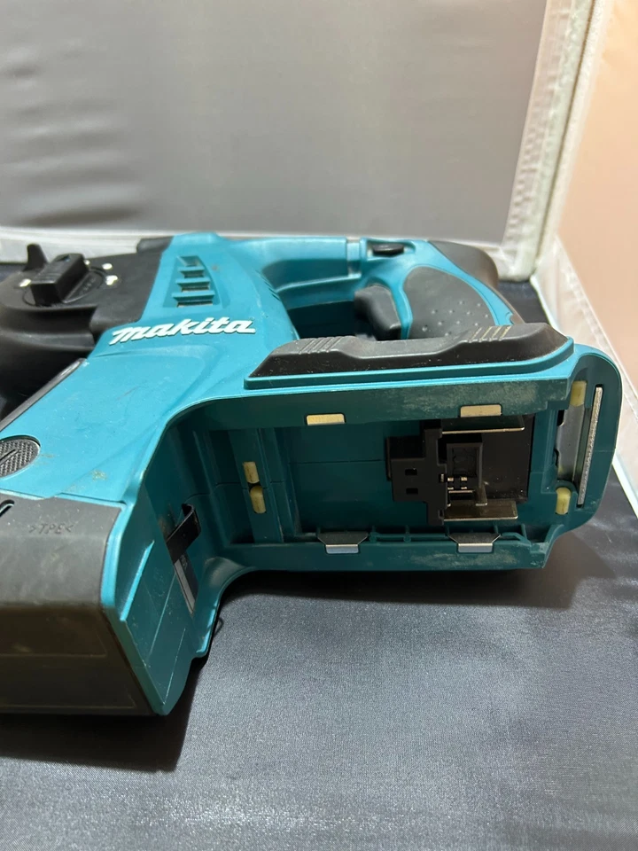 Makita LXT HRH01 Cordless Rotary Hammer Concrete Drill 18v 36V - Image 2 of 4