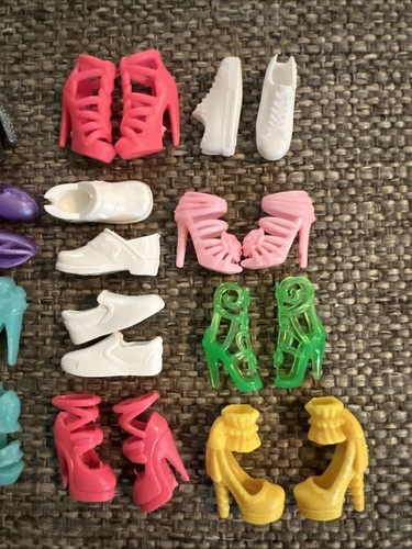 Barbie Puppe zufälliges Set Mode Schuhe Absätze Tennisschuhe Lot 16 Paar - Bild 3 von 3