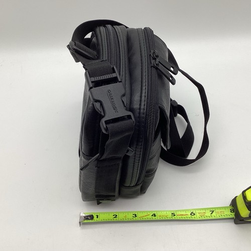 Case Logic Portable CD Player Black Bag and Strap Travel Bag Portable 705518 - Picture 15 of 15