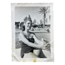 Vtg Snapshot Attractive Woman Swimsuit Poolside Palm Tree 1950s Snapshot Photo