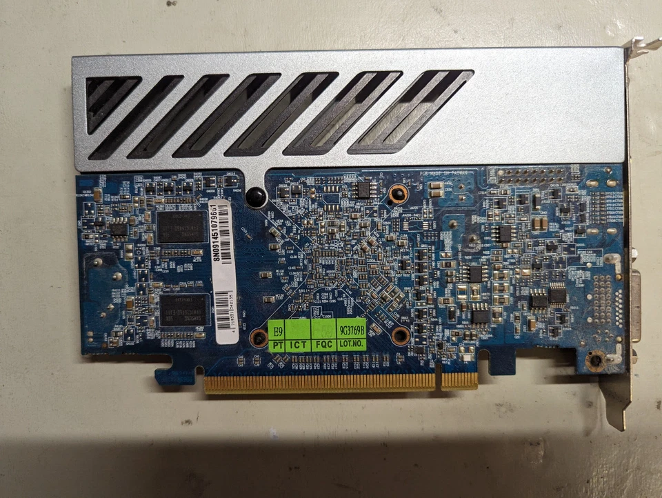 GIGABYTE ATI Radeon HD 4550 DDR3 64-bit Graphics Video Card GV-R455D3-512I - Image 2 of 3
