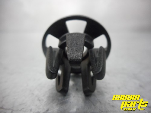 CanAm New OEM UTV Rivet Insert Holder Clip Retainer Maverick Commander 707900133 - Bild 9 von 12