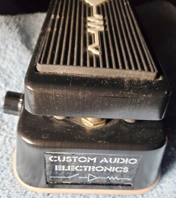 MXR MC404 Custom Audio Electronics Dual Inductor Wah MC 404 Crybaby Dunlop Cry