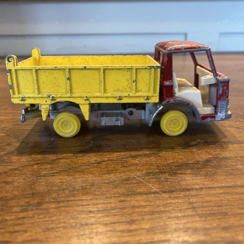 Dinky Toys Ford D 800 Tipper Truck. Restoration Project #873 - Image 3 of 4