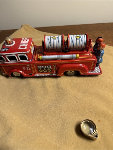 Sehr selten Vintage 1960’s Fire Chief Dept Truck Friction Litho Blechspielzeug Japan FUNKTIONIERT - Bild 2 von 8
