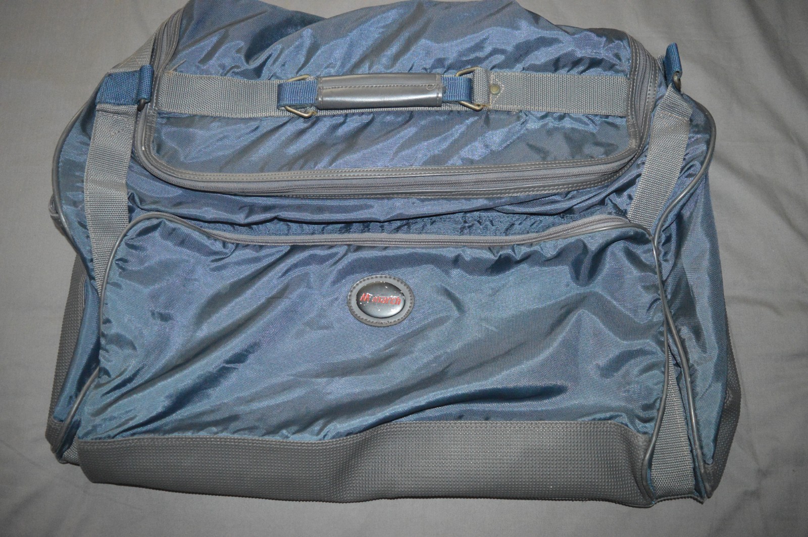 Bolsa de Viaje Monarch Gran Capacidad Usada Color Azul Marino.