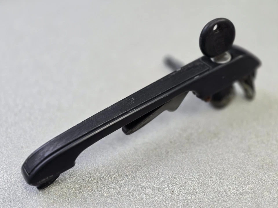 BONITO USADO ORIGINAL PORSCHE 924 944 NEGRO PASAJERO MANIJA DE PUERTA CON LLAVE 81-85 #11 Foto 4 de 4