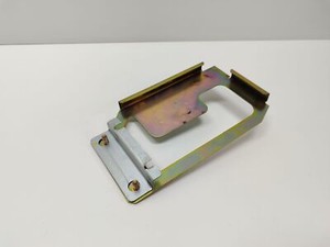 Maserati 4200 Spyder GT Halter Halterung Rahmen Steuergerät Getriebe ECU 186716