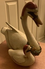 Tii Collection Folk Art Resin Holiday  Swan W/ Baby Fig w5506 🖐🏼 Crafted