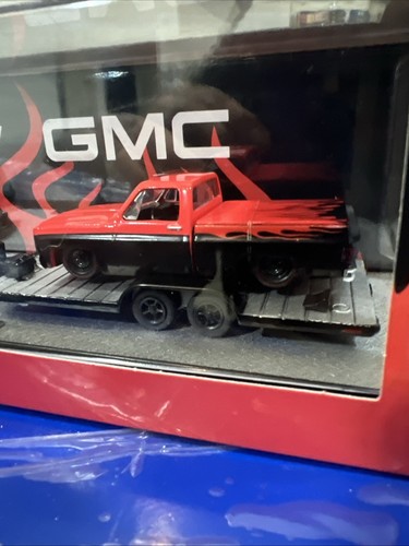 M2 Machines 36000-R84 25-06 1973 Chevrolet Van G10 and 1976 GMC Sierra Grande - Picture 10 of 12