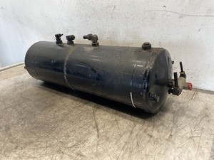 2003 Freightliner FL70 Air Tank (645-10931)