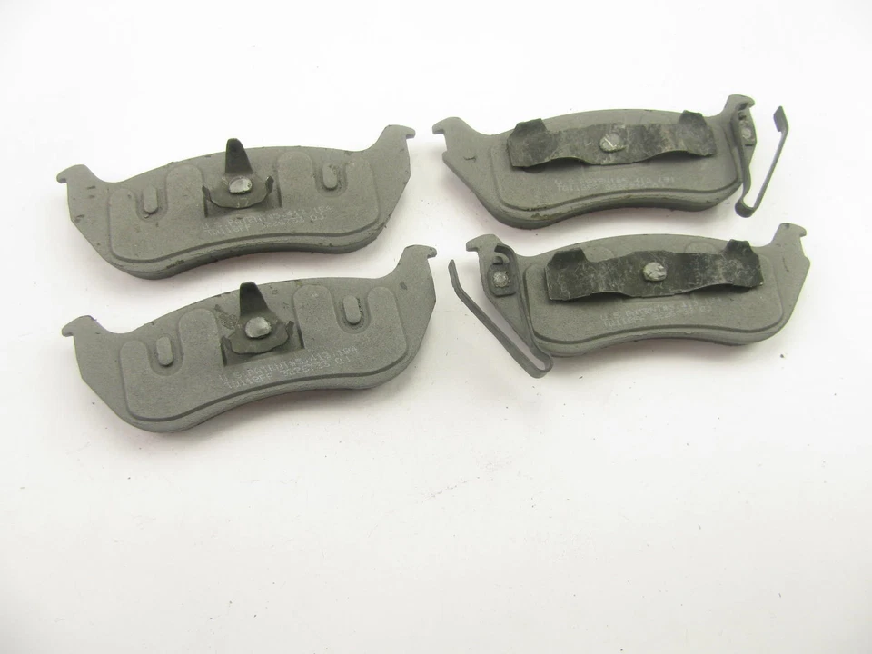 Juego de pastillas de freno traseras de cerámica Wagner QC981 para Jeep Wrangler 2003-2006 Foto 2 de 3