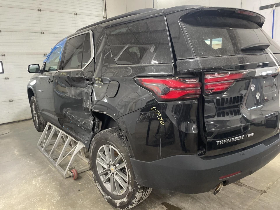 Gato de piso usado se adapta a: Chevrolet Traverse 2022 grado A Foto 3 de 4