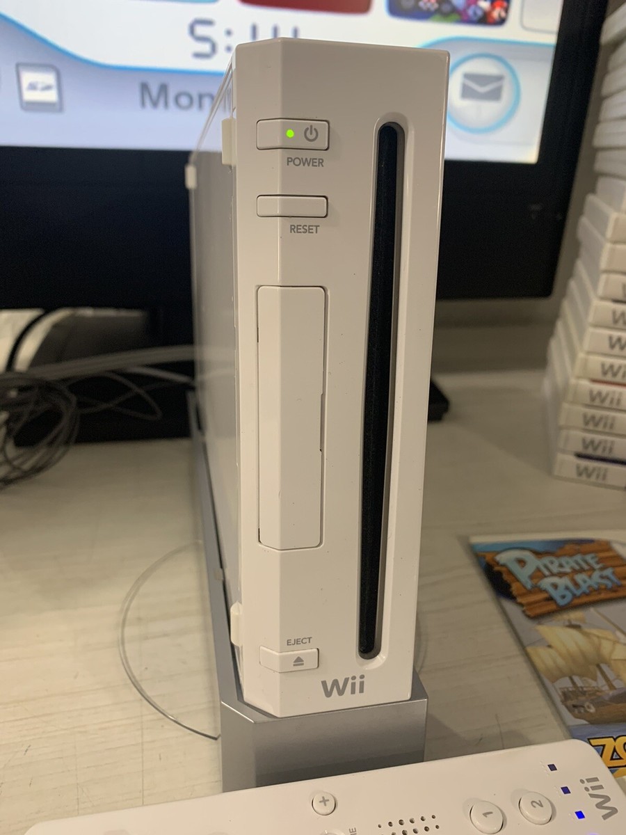Nintendo RVL-100 Wii Bundle with 35 Games 1 controller 1