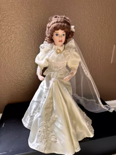 PORCELAIN Gibson Girl Cameo ELIZABETH BRIDE DOLL with Certificate, box, stand