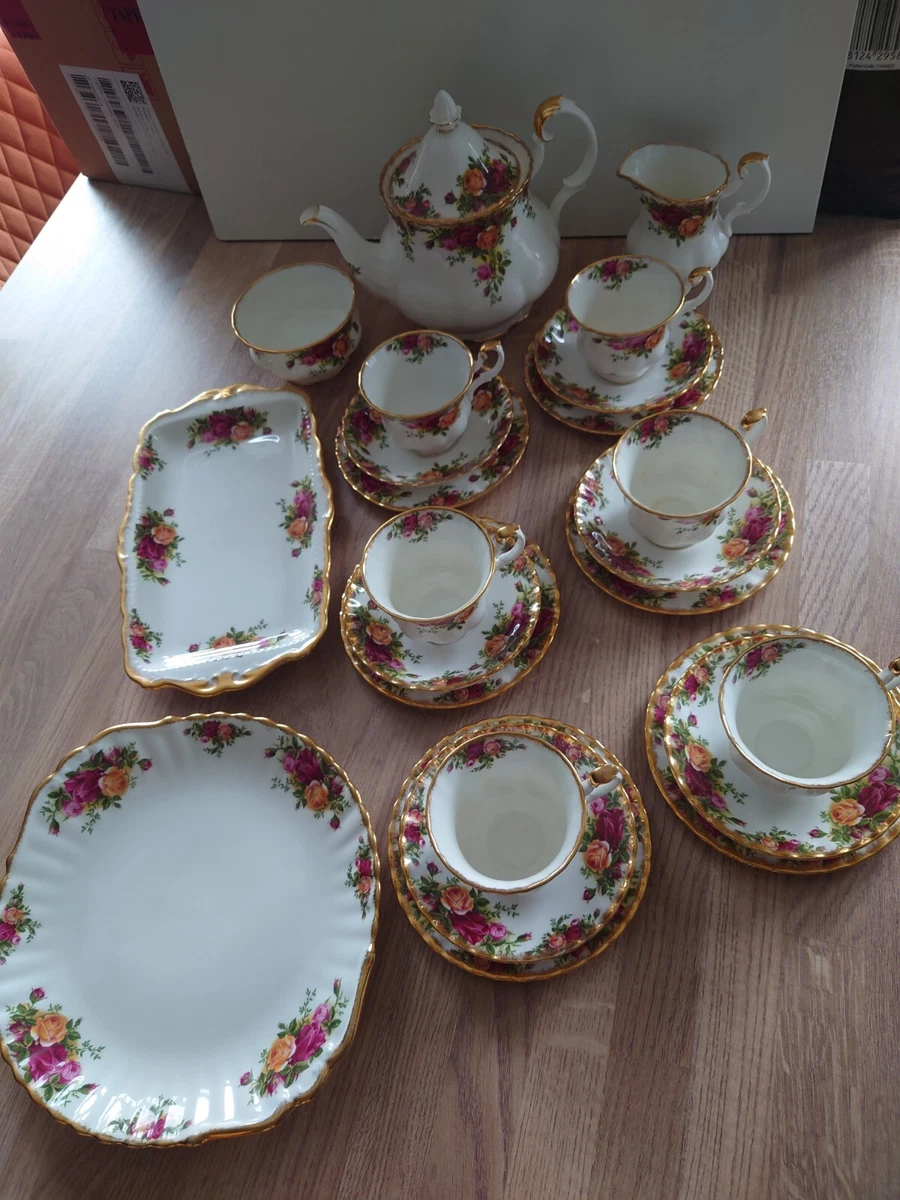 Vintage 1962 Royal Albert Old Country Roses 23 Piece Set Tea Set