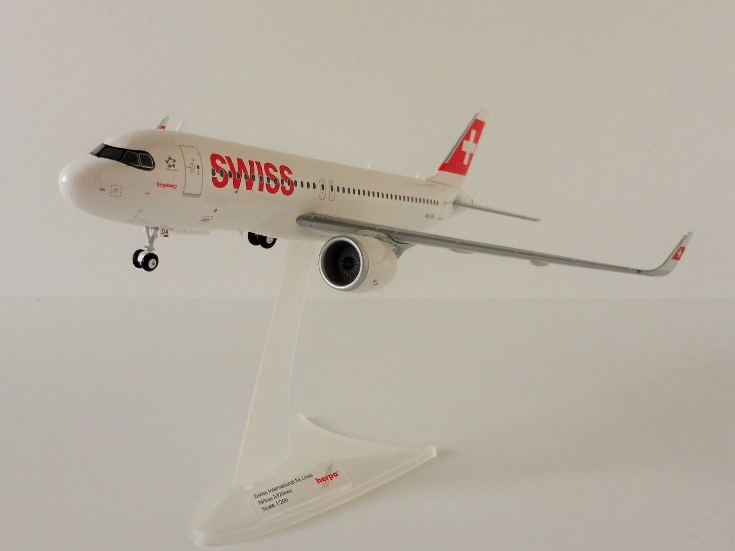 SWISS Airlines Airbus A320neo 1/200 Herpa 570947 International Air Lines A320