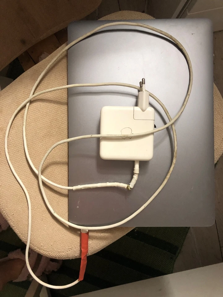 Apple MacBook Pro13.3" (128GB SSD, Intel Core i5 7th Gen, 2.30 GHz, 8GB RAM)..., photo 3 of 4