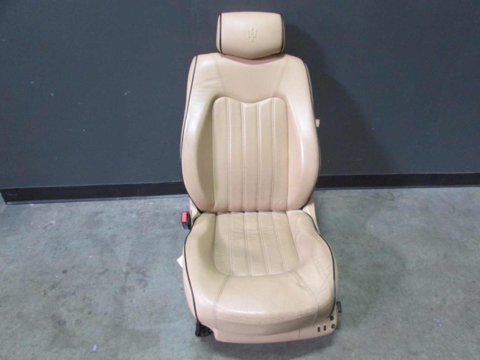 Maserati Quattroporte, LH, Left Front Seat, w/ Table, Beige, Used
