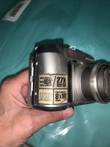 Olympus CAMEDIA C-700 Ultra Zoom 2.1MP Digital Camera - Black & Metallic silver - Picture 5 of 5