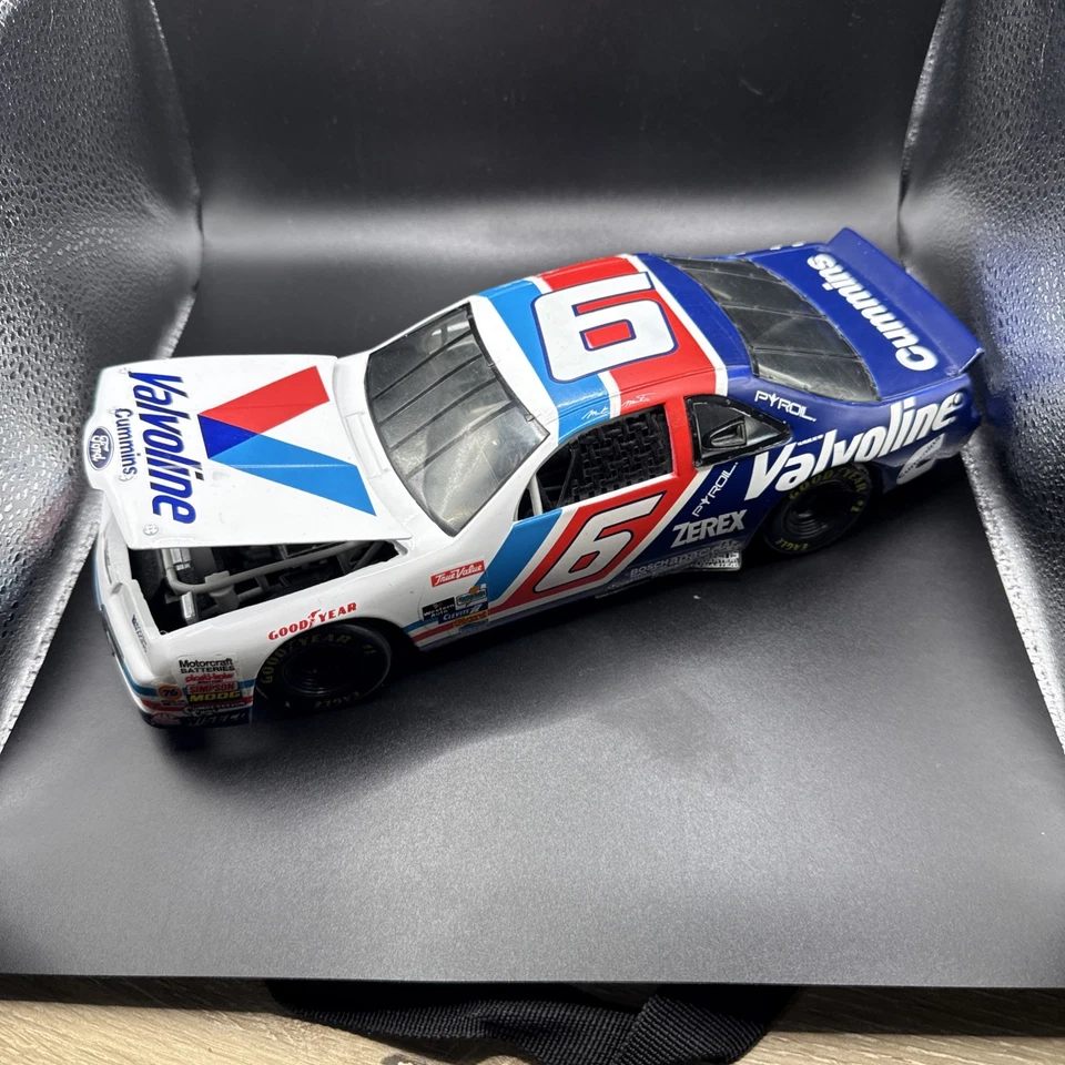Ford Thunderbird Revell 1997 #6 Valvoline Mark Martin escala 1/18 raro Foto 2 de 2