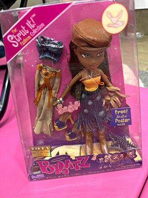 Bratz Strut It! Fashion Collection Sasha 10in Doll Outfit Accessories Shoes