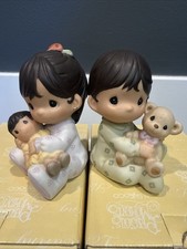 Precious Moments  Jesus Loves Me  Figure 899542  899526