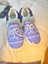 Wonder Nation Women's Slip-On Slippers Purple Paisley Faux Fur Lined Size 4