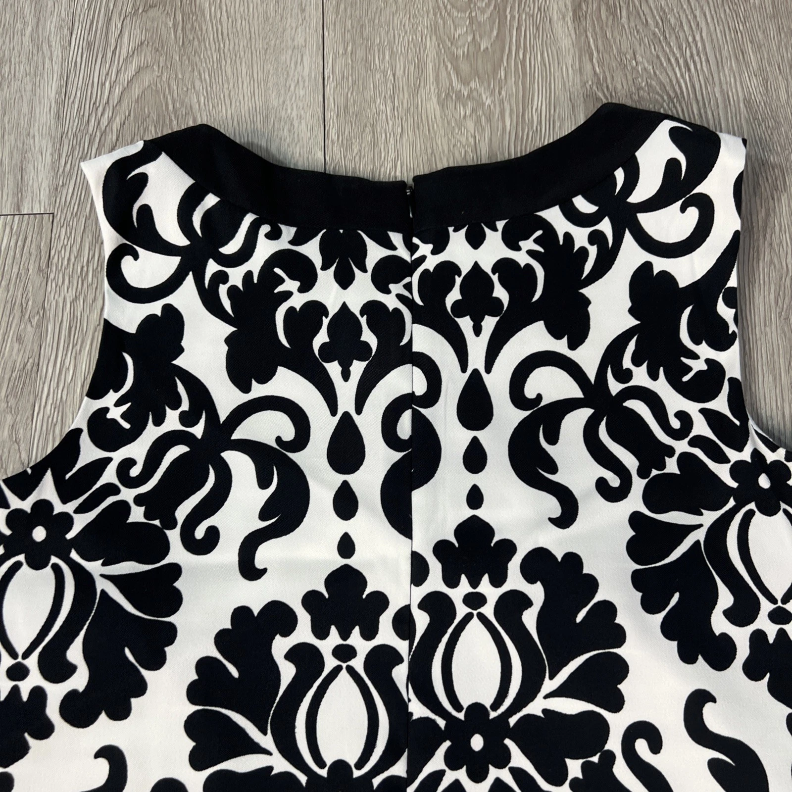 Abito smanicato floreale Alyx bianco e nero disegno floreale zip posteriore taglia 6
