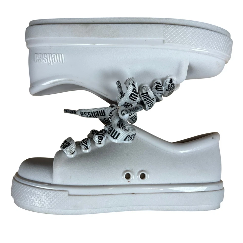Zapatilla deportiva con cordones de goma blanca Mini Melissa para niña talla 8 Foto 4 de 4