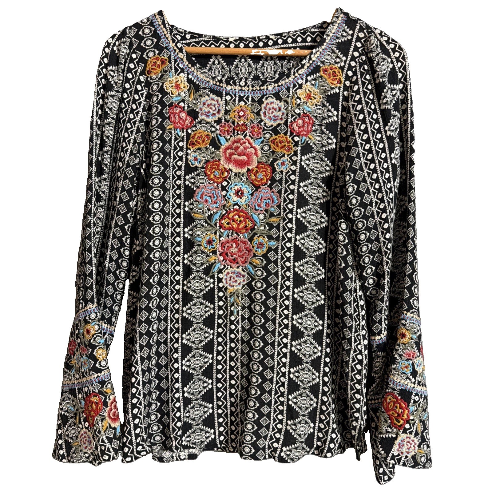 Savanna Jane Top Sz L Black Embroidered  Floral Geometric  Bell Sleeve ￼