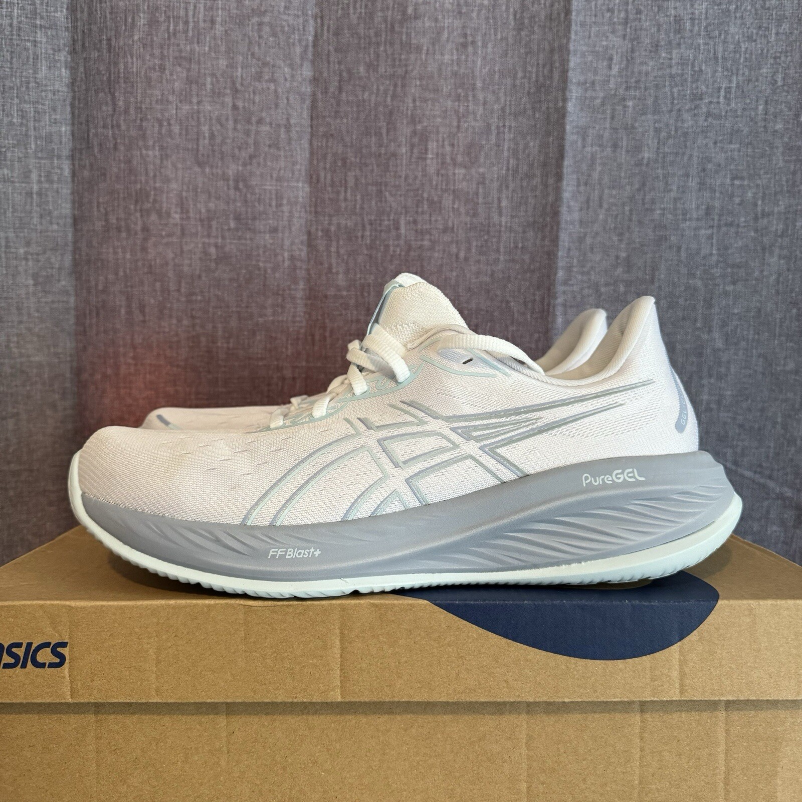 ASICS GEL-CUMULUS 26 Men Size 11 White Cool Grey Running Shoes Worn Once!