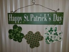 NEW ST PATRICK'S DAY HANGING WALL DECOR SIGN 3 FLOATING SHAMROCKS