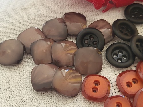 Lot 30 petits boutons vintage panaché gris noir marron 1,2 à 1,4 cm ref 5065 - Picture 2 of 5