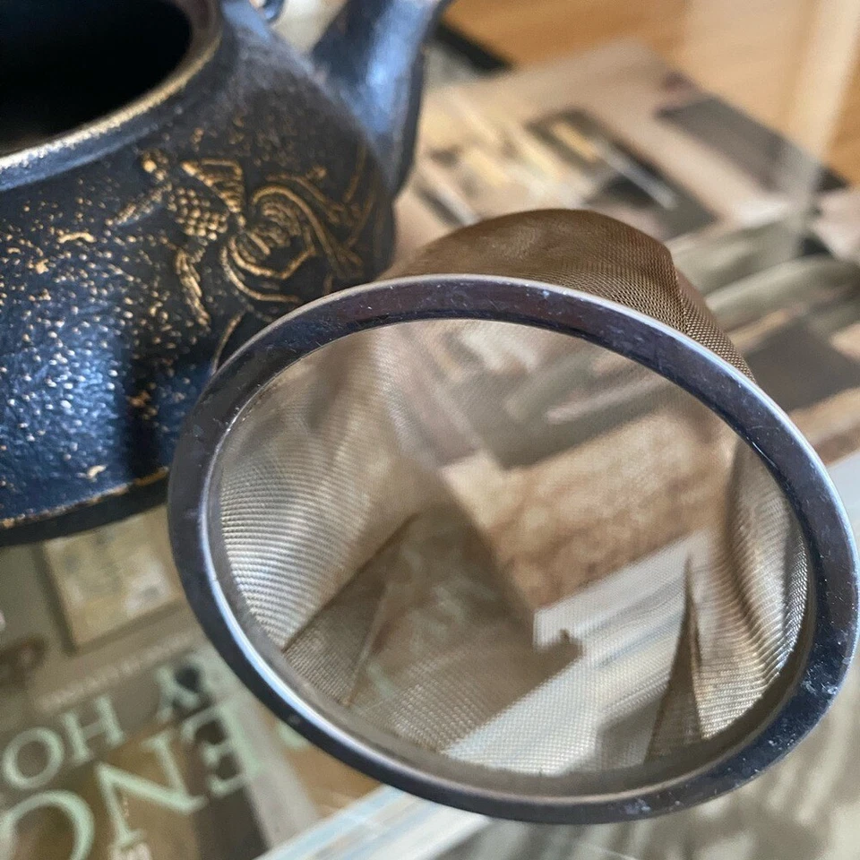 Tetera Teavana Original de Hierro Fundido Negra con Diseño de Pez Koi Foto 4 de 4