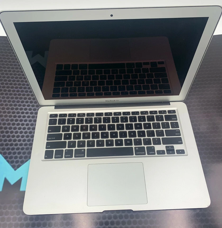 MacBook Air A1369, 2 GB de RAM, 128 SSD, Prata - Imagem 2 de 4