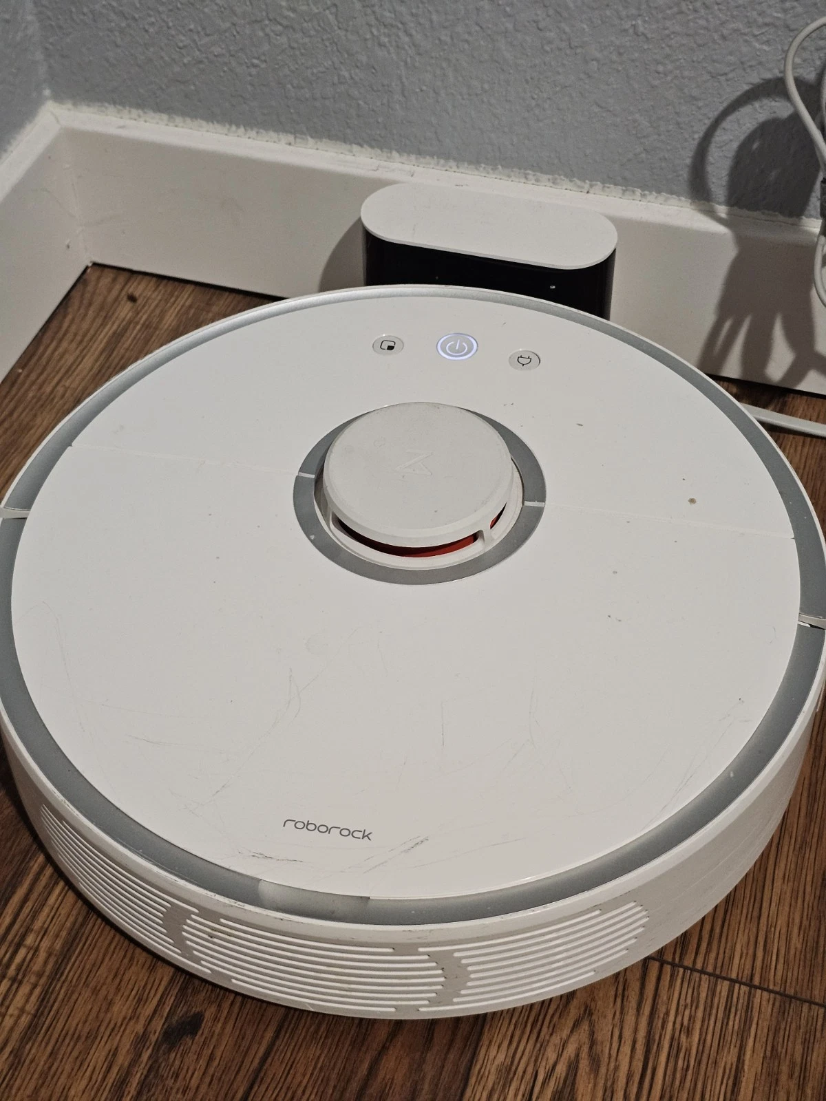 Roborock (Model S501-01) Robot.One part is broken. Battery needs to be replaced